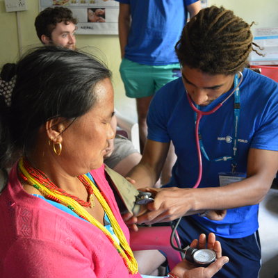 16 VILLAGE HEALTH CARE EXPERIENCE 20 11 2015 PARI GAUN PIERS EXAMINING THE PATIENT