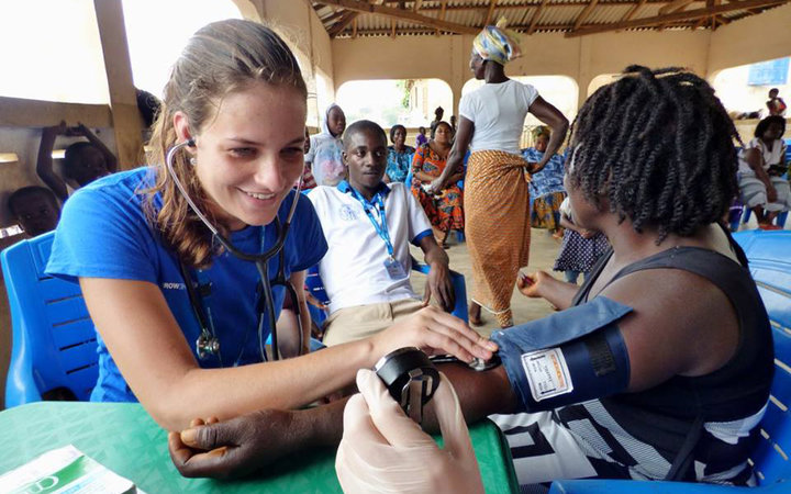 Medical Outreach in Ghana geneeskunde student
