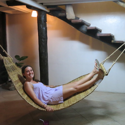 P IL P IL HO O Student in Hammock